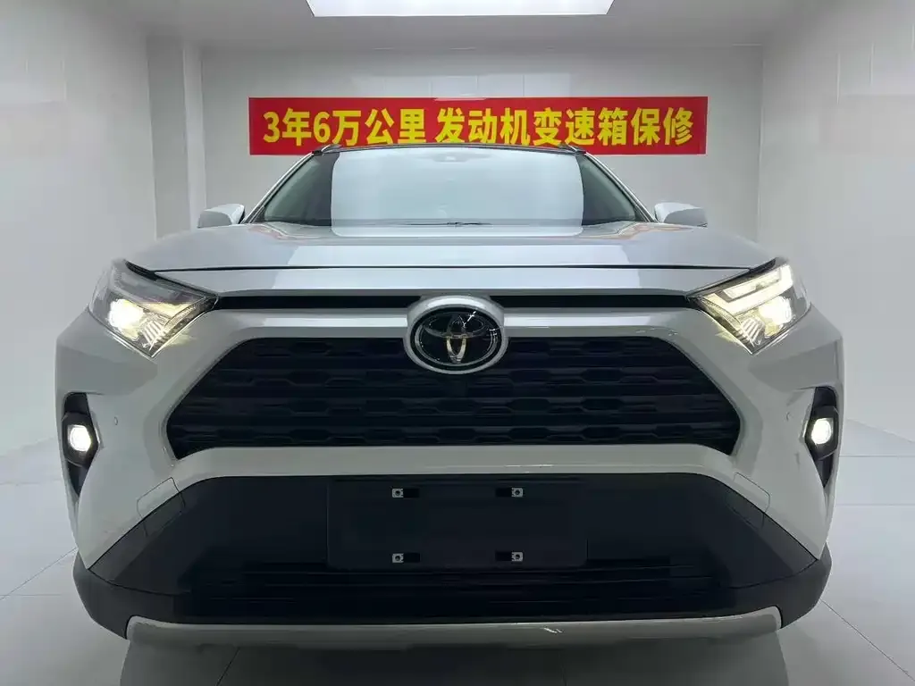 Toyota RAV4 2023 из CN, фото 1