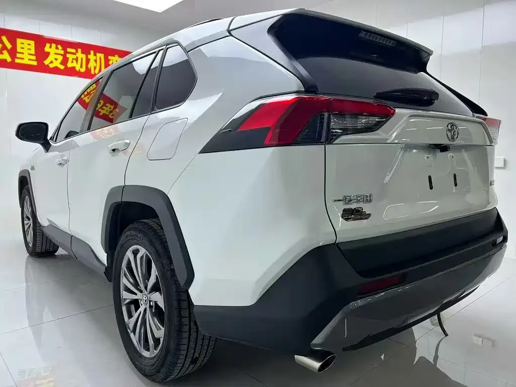Toyota RAV4 2023 из CN, фото 8