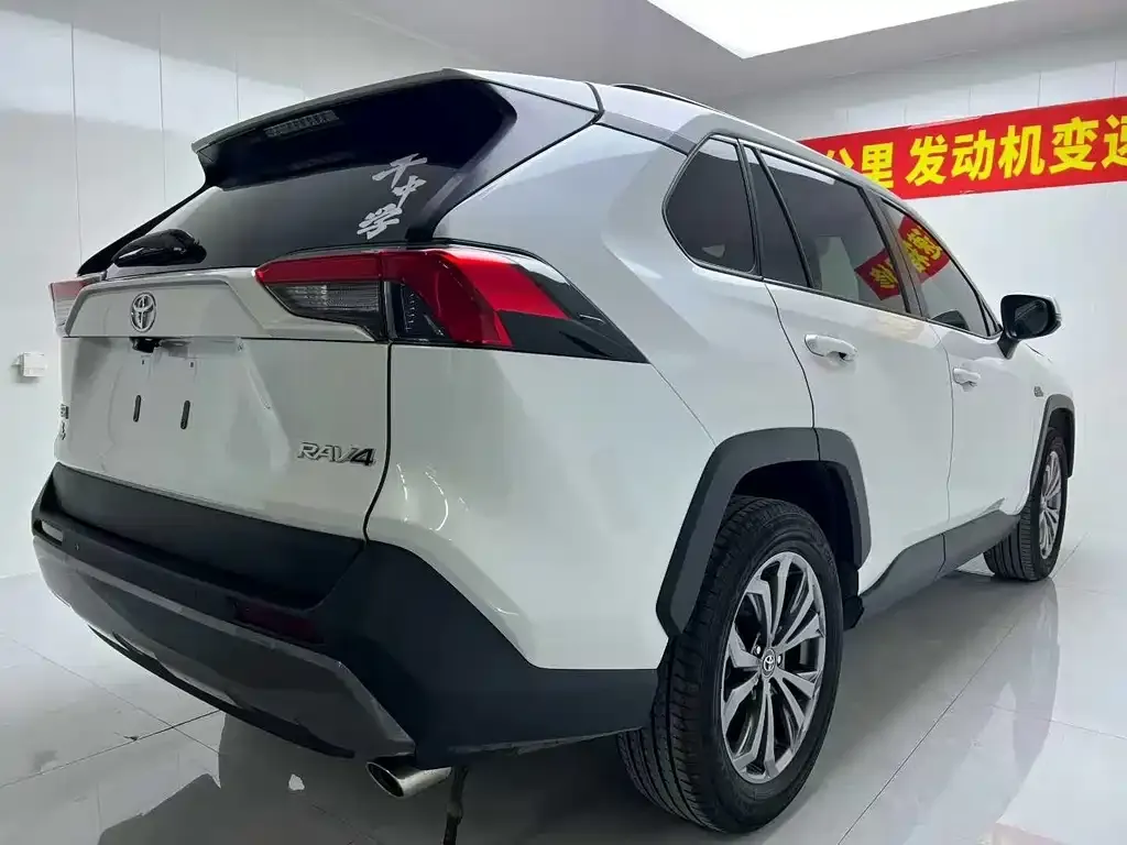 Toyota RAV4 2023 из CN, фото 3