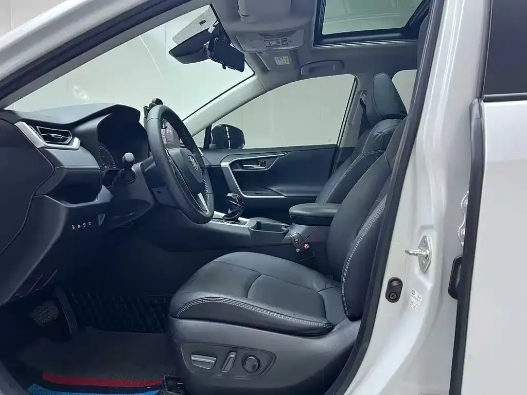 Toyota RAV4 2023 из CN, фото 6