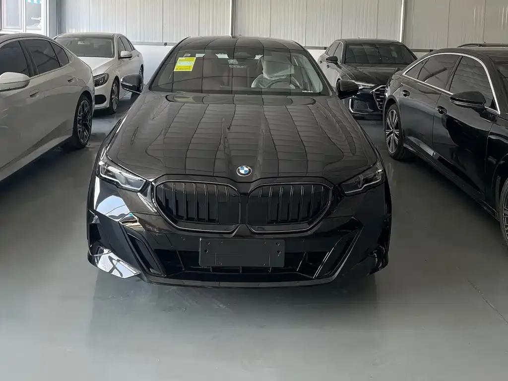 BMW 5 Series 2026 из CN, фото 6