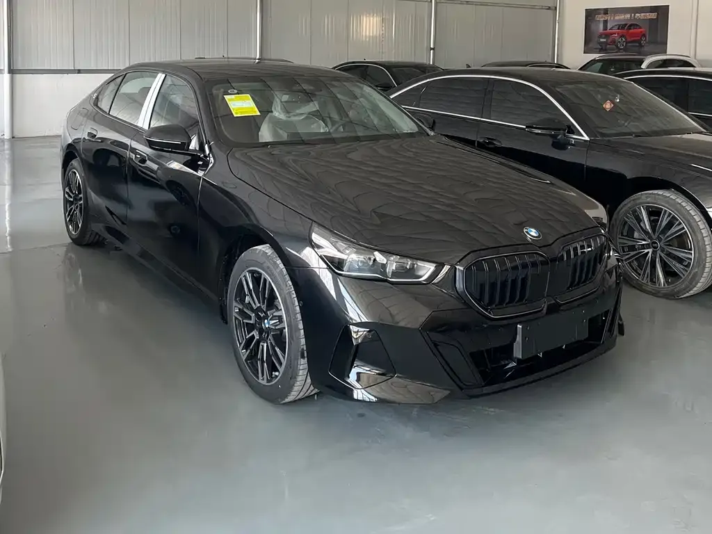 BMW 5 Series 2026 из CN, фото 5