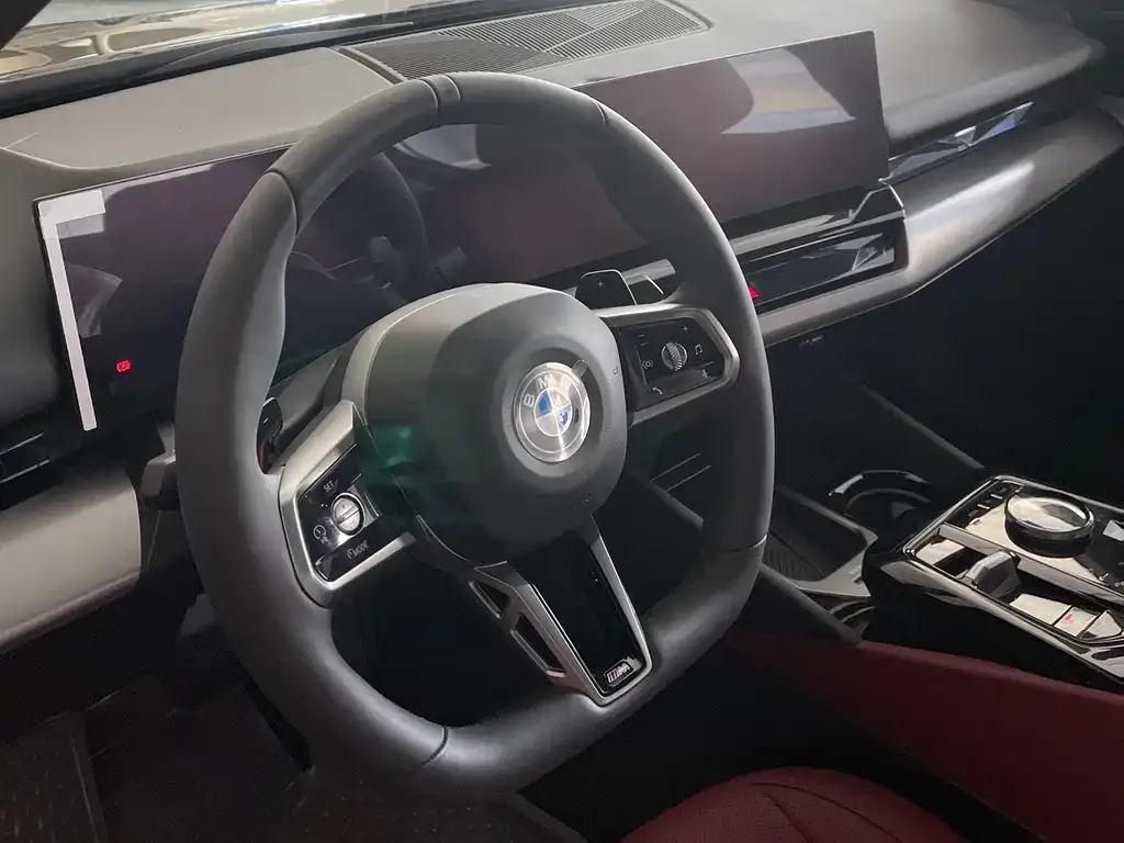 BMW 5 Series 2026 из CN, фото 8