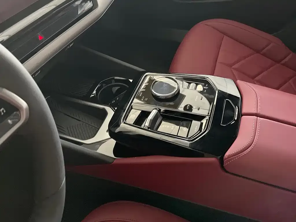 BMW 5 Series 2026 из CN, фото 3