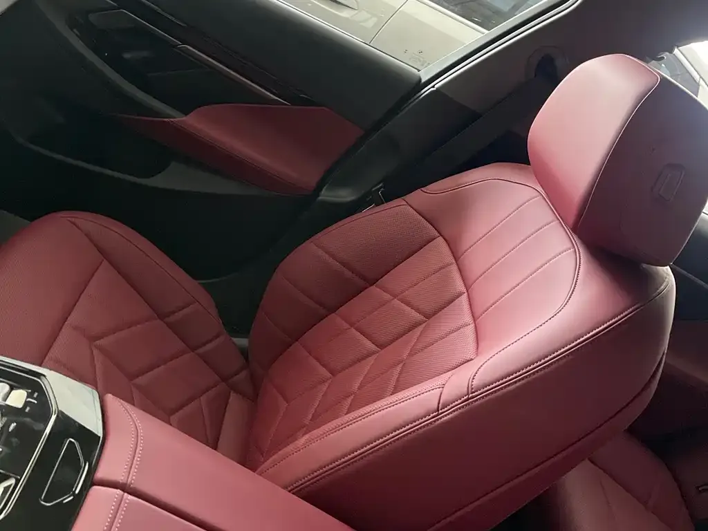 BMW 5 Series 2026 из CN, фото 4