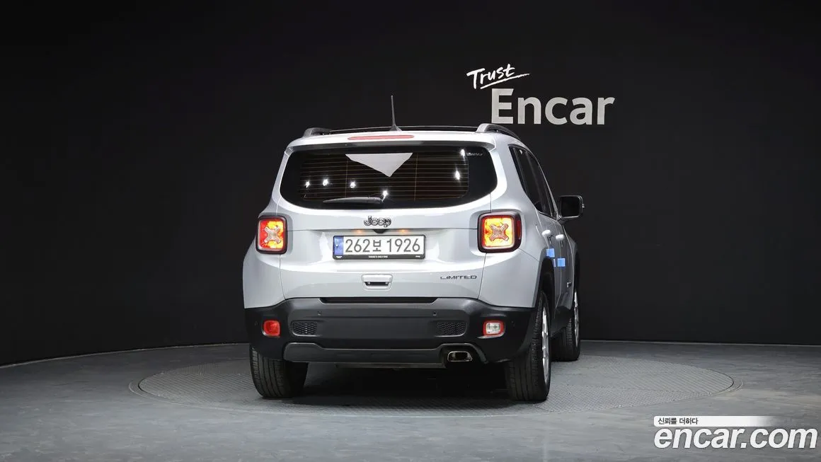 Jeep Renegade — фото 4