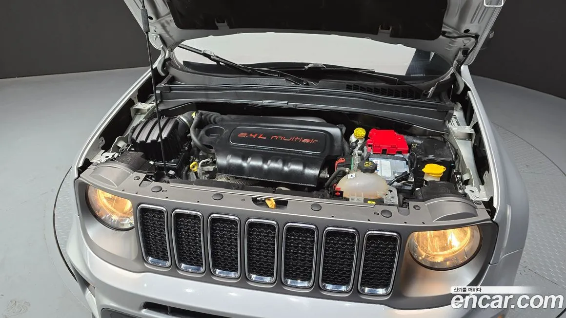 Jeep Renegade — фото 10