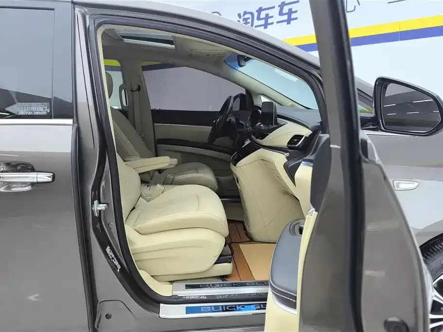 Buick GL8 2023 из CN, фото 2