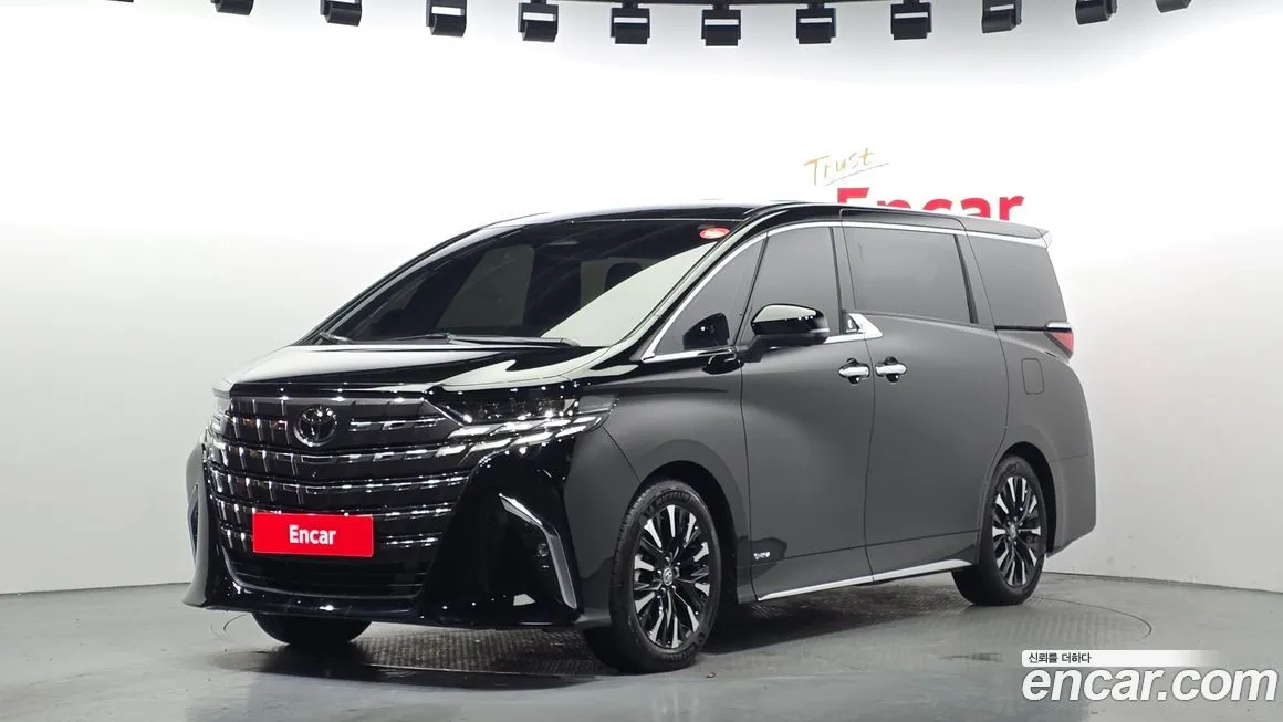 Toyota Alphard — фото 1