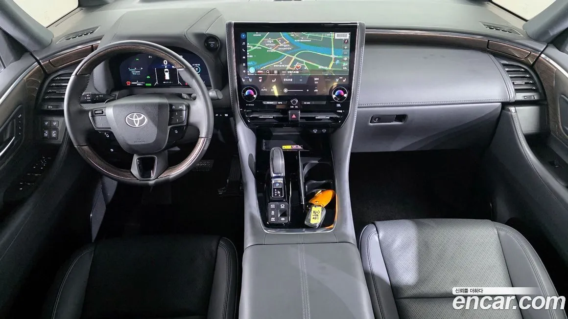 Toyota Alphard — фото 10