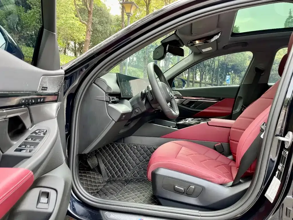 BMW 5 Series 2025 из CN, фото 6