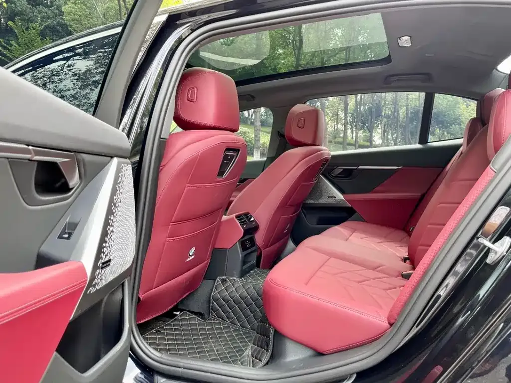 BMW 5 Series 2025 из CN, фото 5