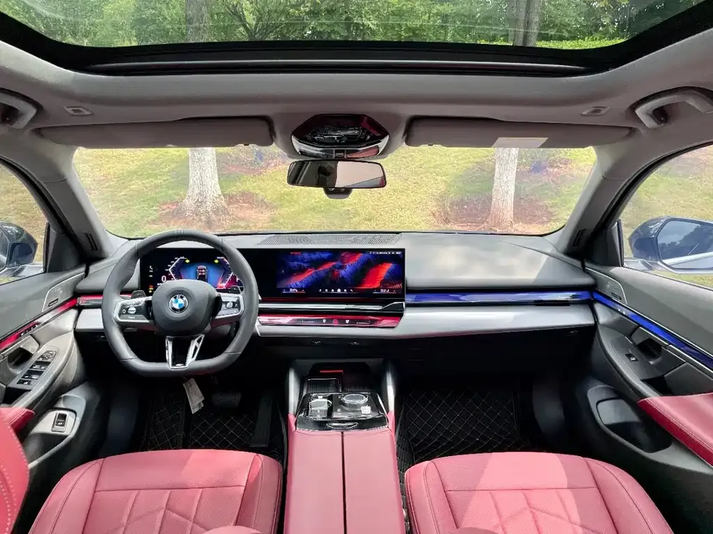 BMW 5 Series 2025 из CN, фото 2