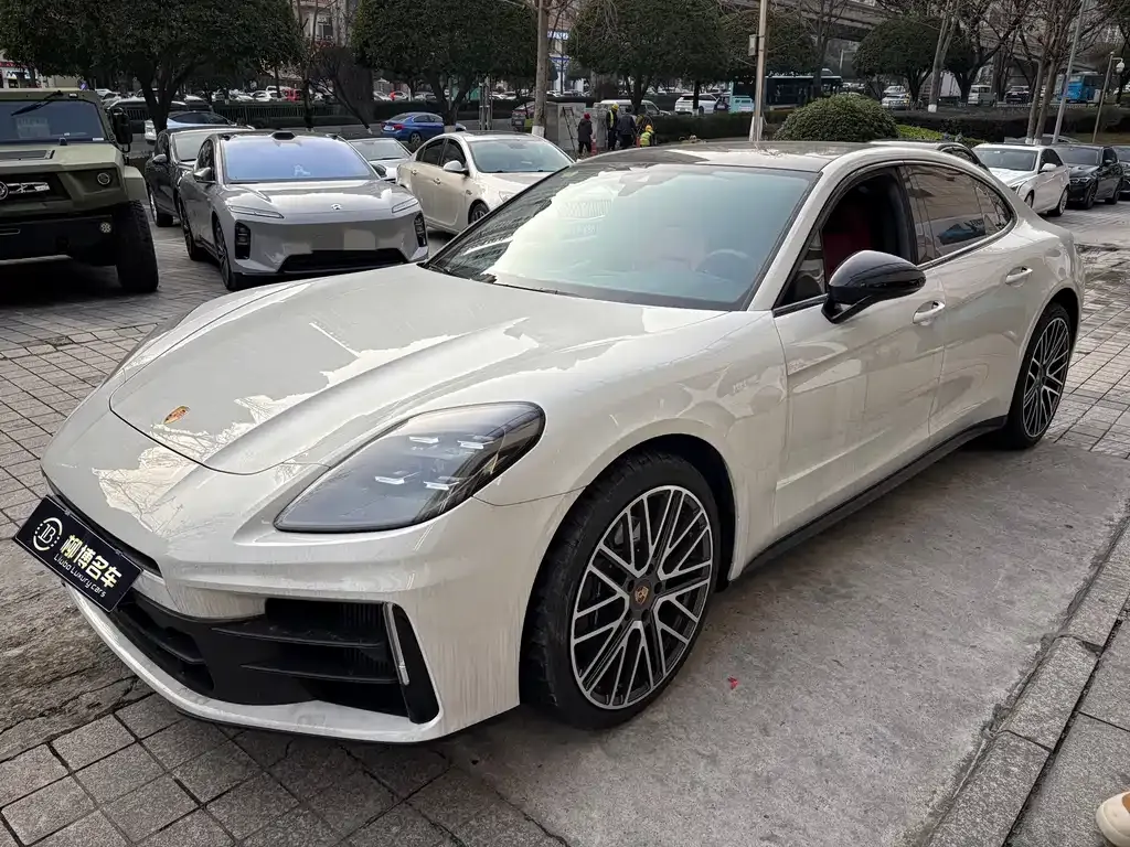 Porsche Panamera — фото 1