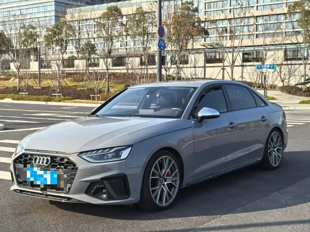 Audi A4L 2022 из CN, фото 1