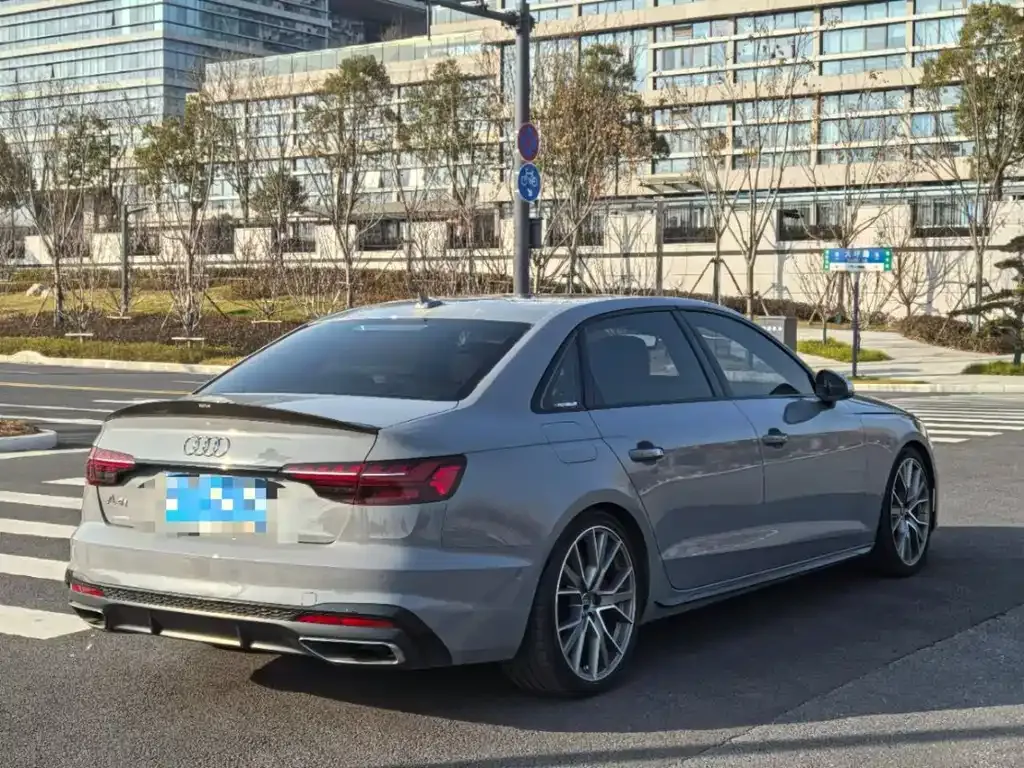 Audi A4L 2022 из CN, фото 8