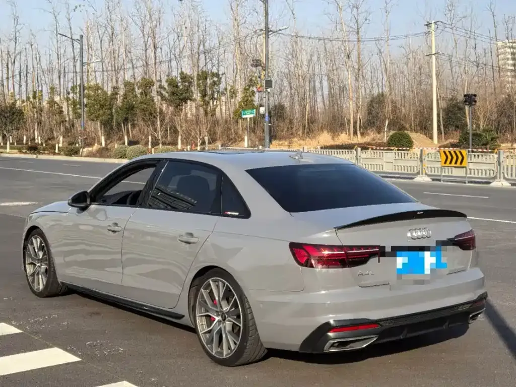 Audi A4L 2022 из CN, фото 4