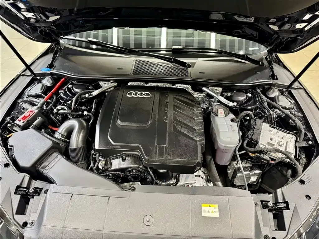 Audi A7L 2024 из CN, фото 9