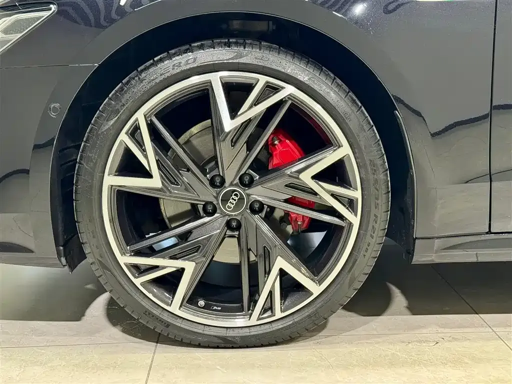 Audi A7L 2024 из CN, фото 8