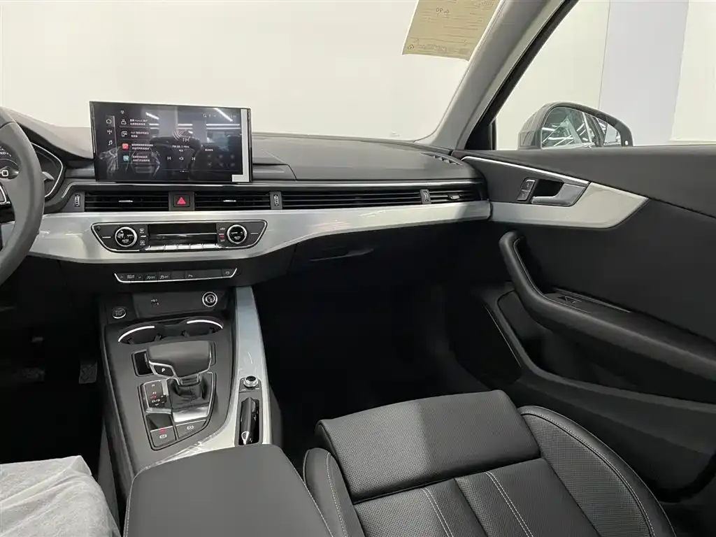 Audi A4L 2025 из CN, фото 3