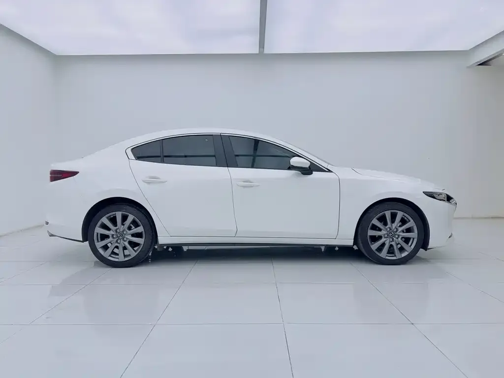 Mazda 3 Axela 2023 из CN, фото 5