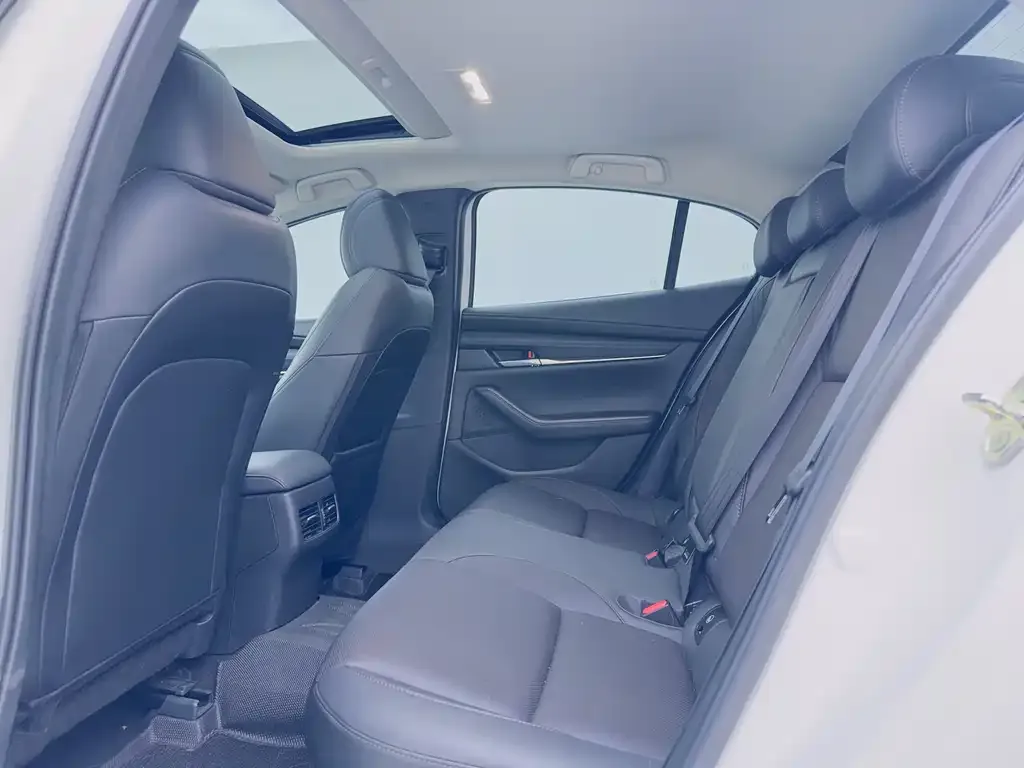 Mazda 3 Axela 2023 из CN, фото 2