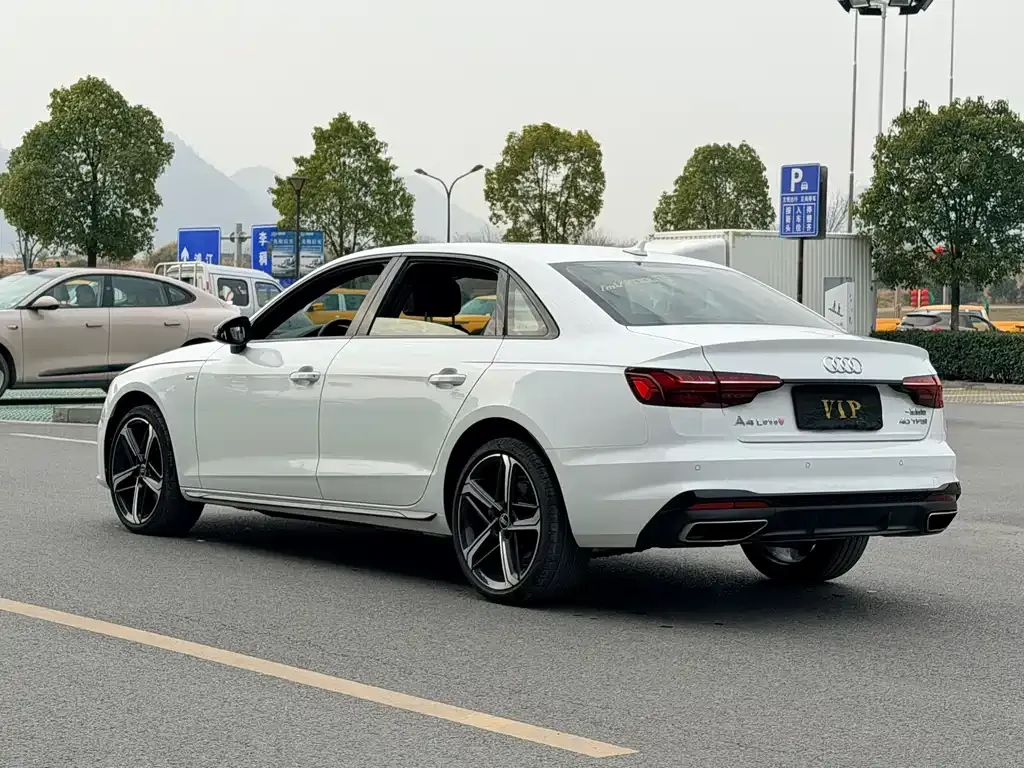 Audi A4L 2024 из CN, фото 8