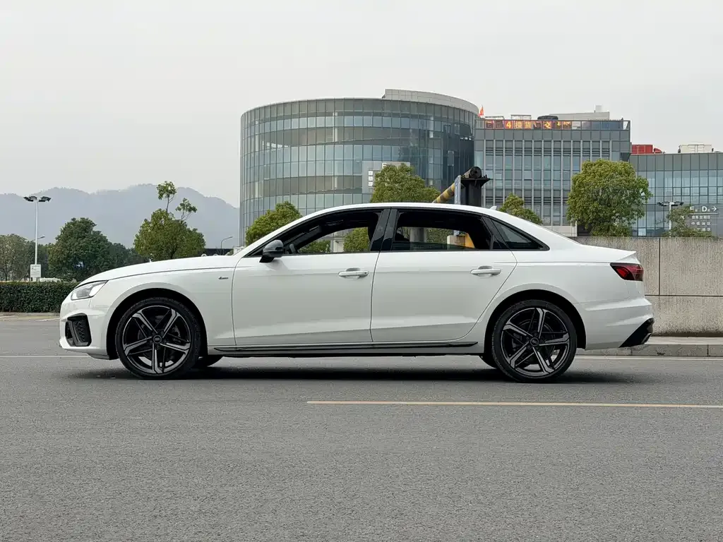 Audi A4L 2024 из CN, фото 4