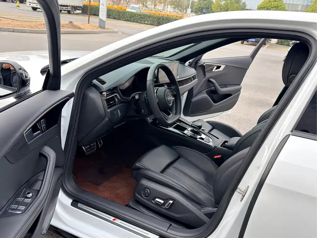 Audi A4L 2024 из CN, фото 3