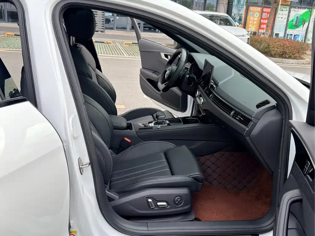 Audi A4L 2024 из CN, фото 6