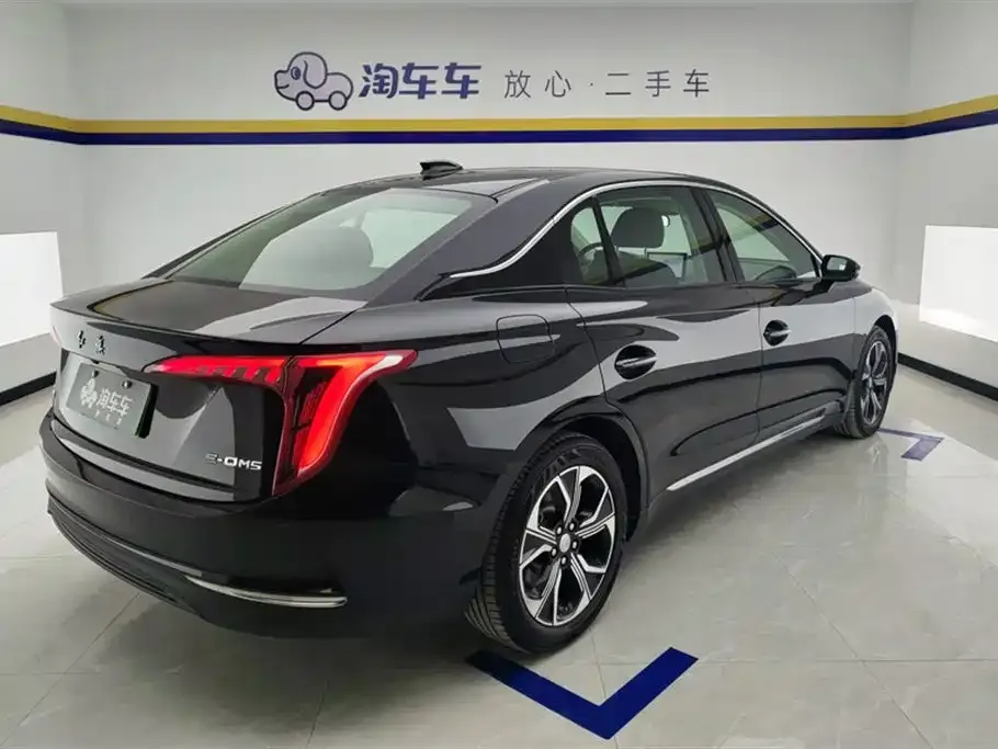 Hongqi E-QM5 — фото 9