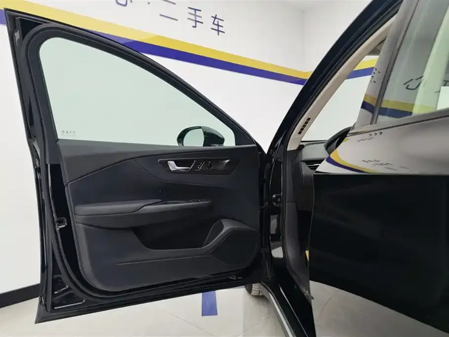 Hongqi E-QM5 — фото 7