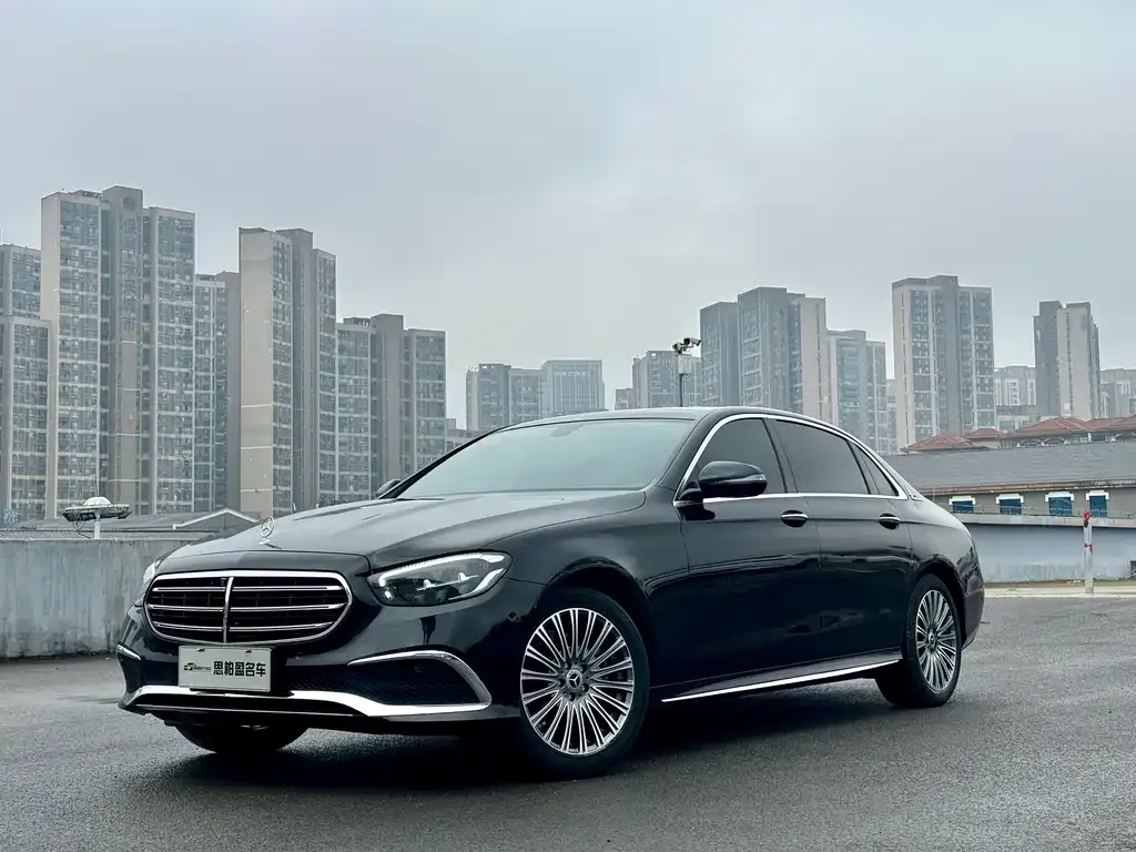 Mercedes-Benz E-Class — фото 1