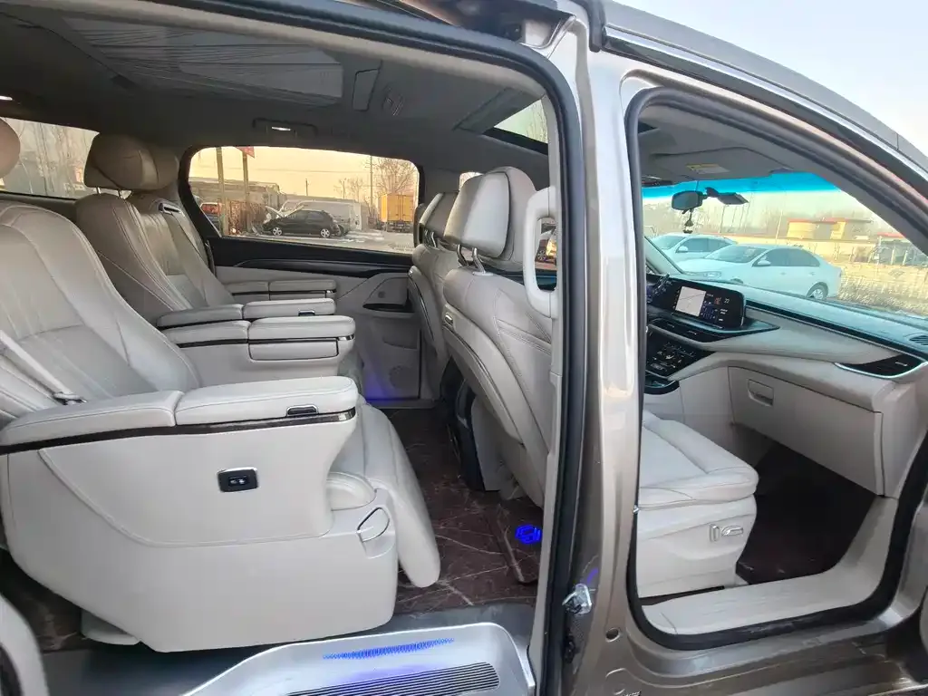 Buick GL8 2023 из CN, фото 4
