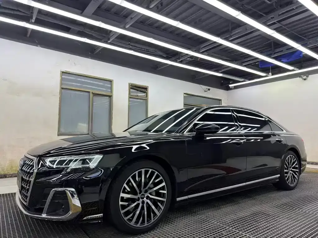Audi A8 — фото 2