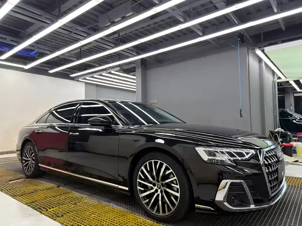 Audi A8 — фото 7