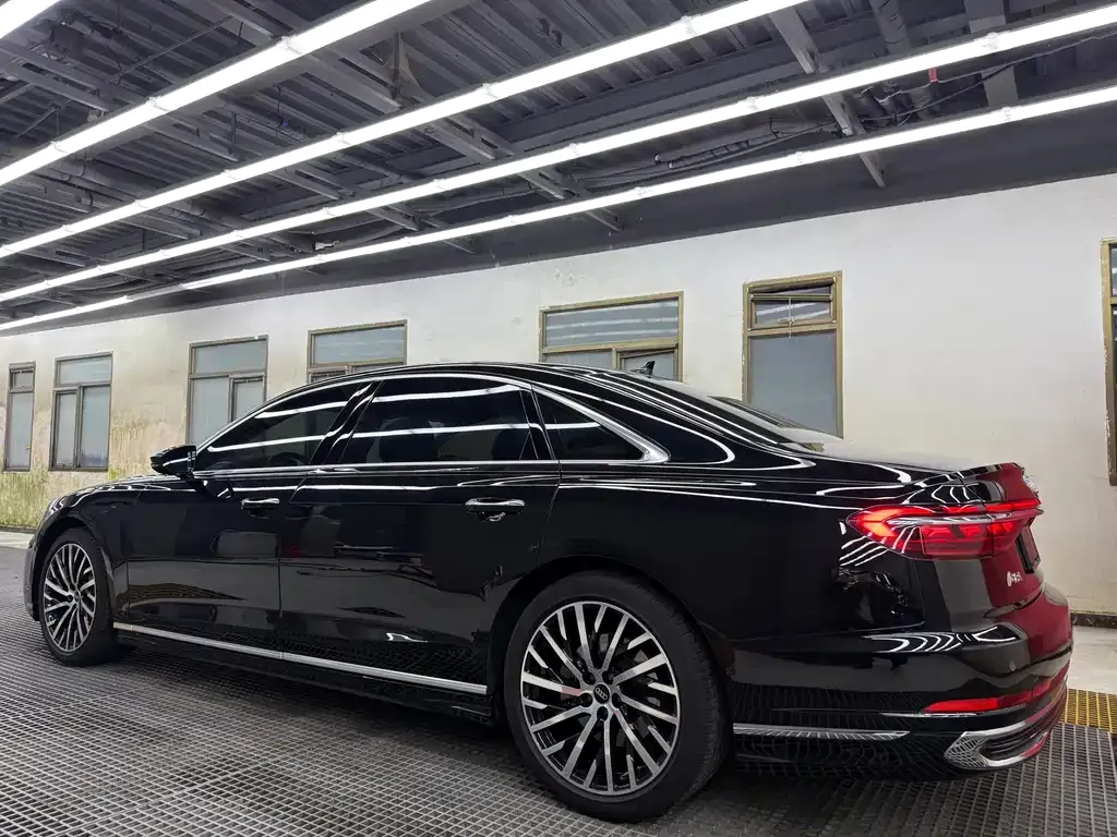 Audi A8 — фото 3