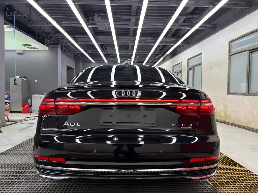 Audi A8 — фото 8