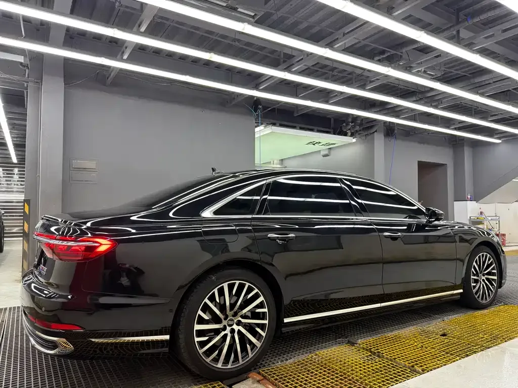 Audi A8 — фото 6