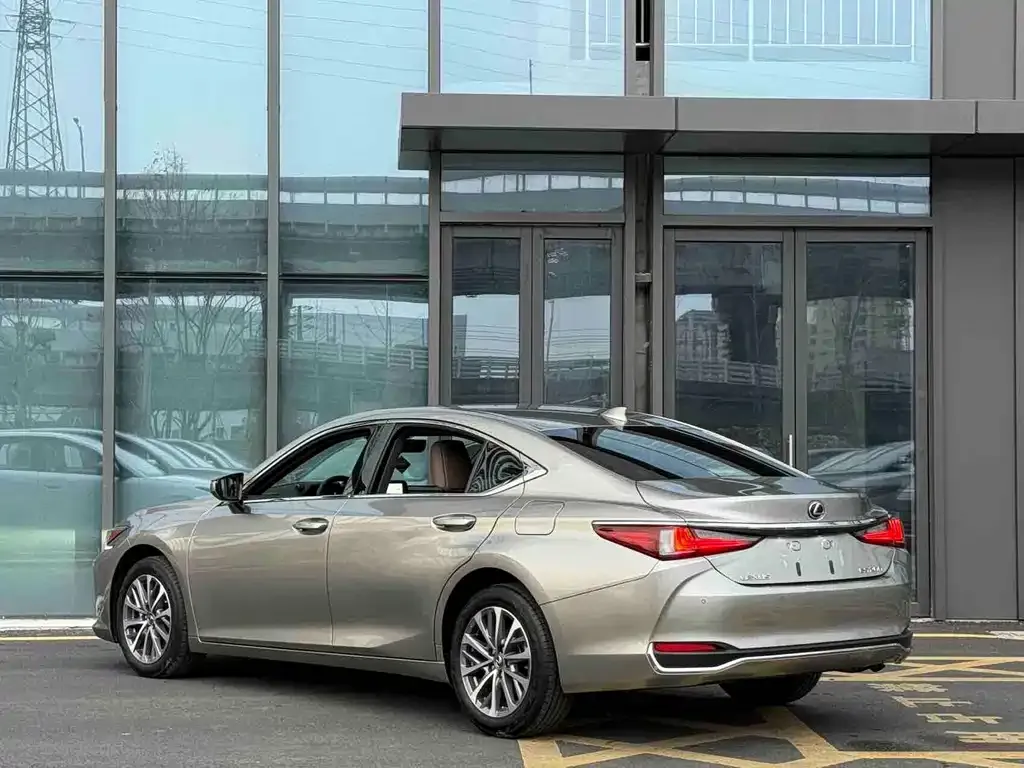Lexus ES — фото 2