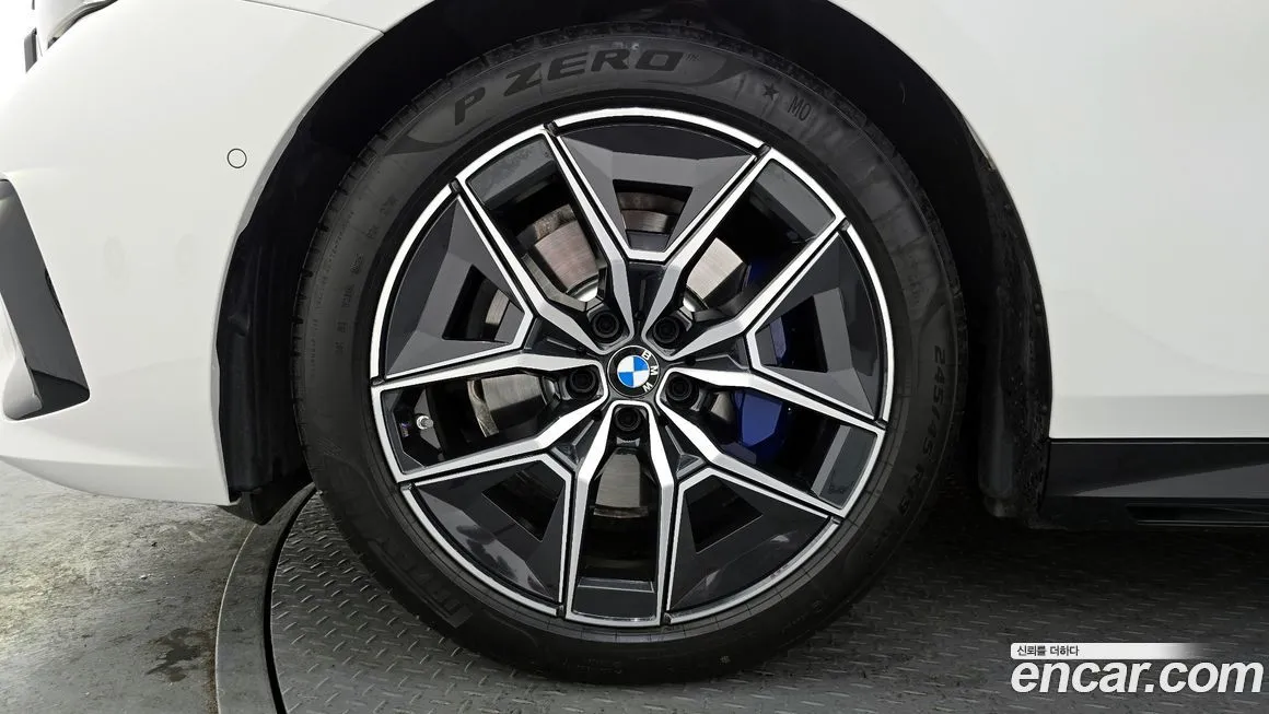 BMW 5-Series 2025 из KR, фото 10
