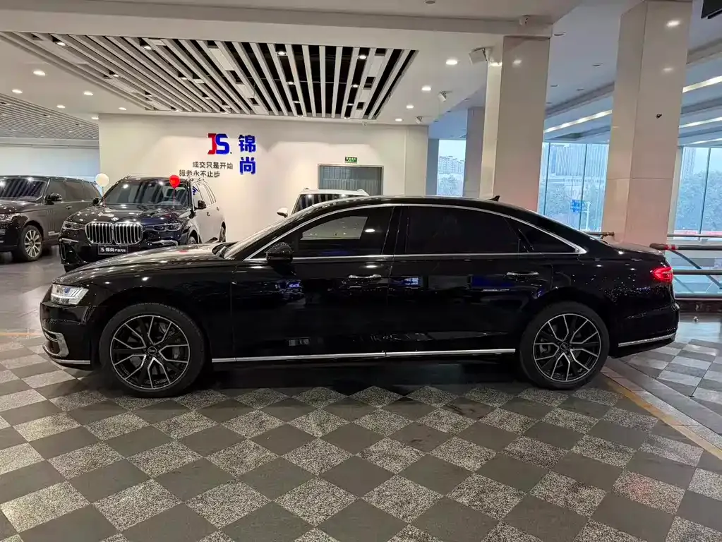 Audi A8 2022 из CN, фото 7