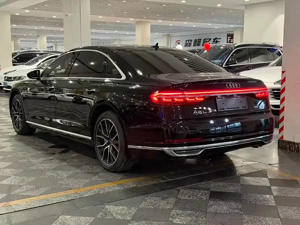 Audi A8 2022 из CN, фото 10