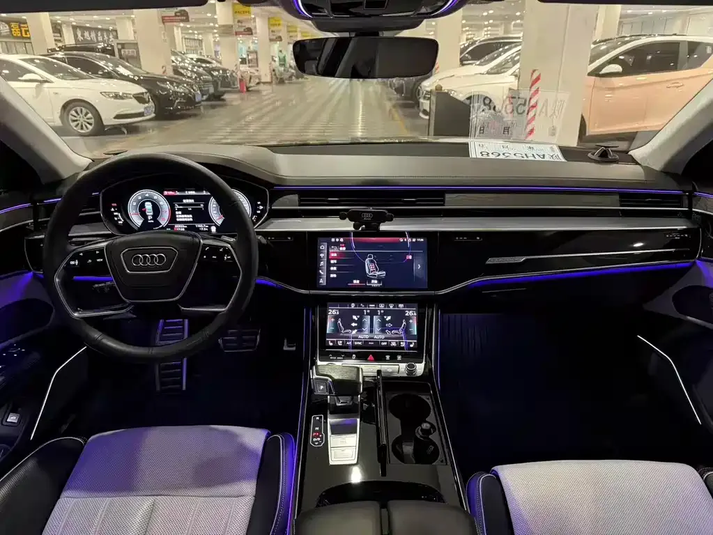 Audi A8 2022 из CN, фото 8