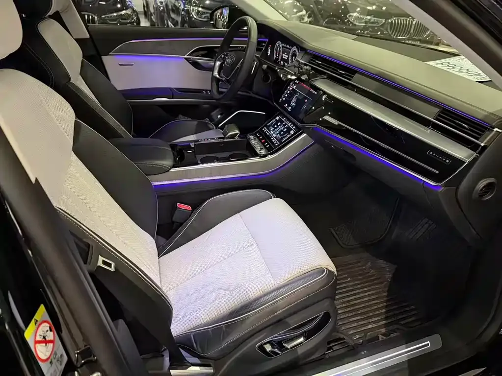 Audi A8 2022 из CN, фото 4