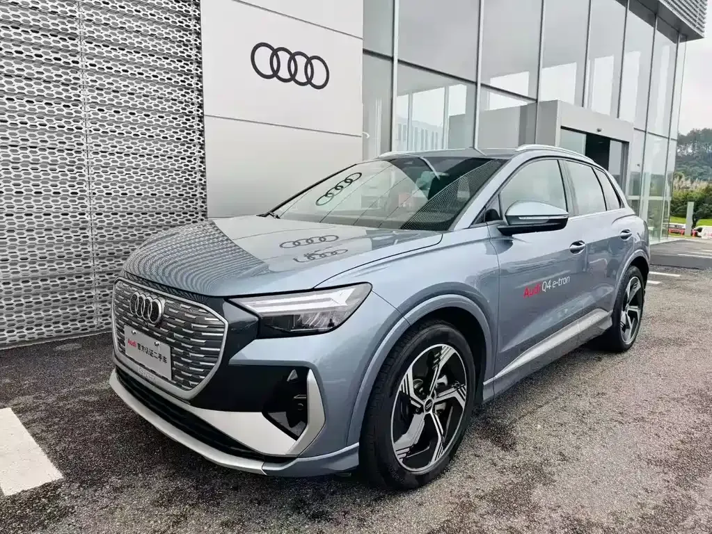 Audi Q4 e-tron — фото 1