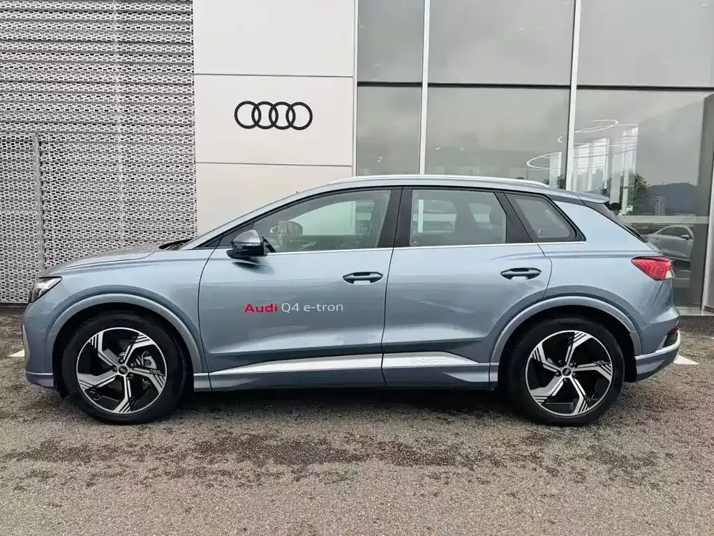 Audi Q4 e-tron — фото 9