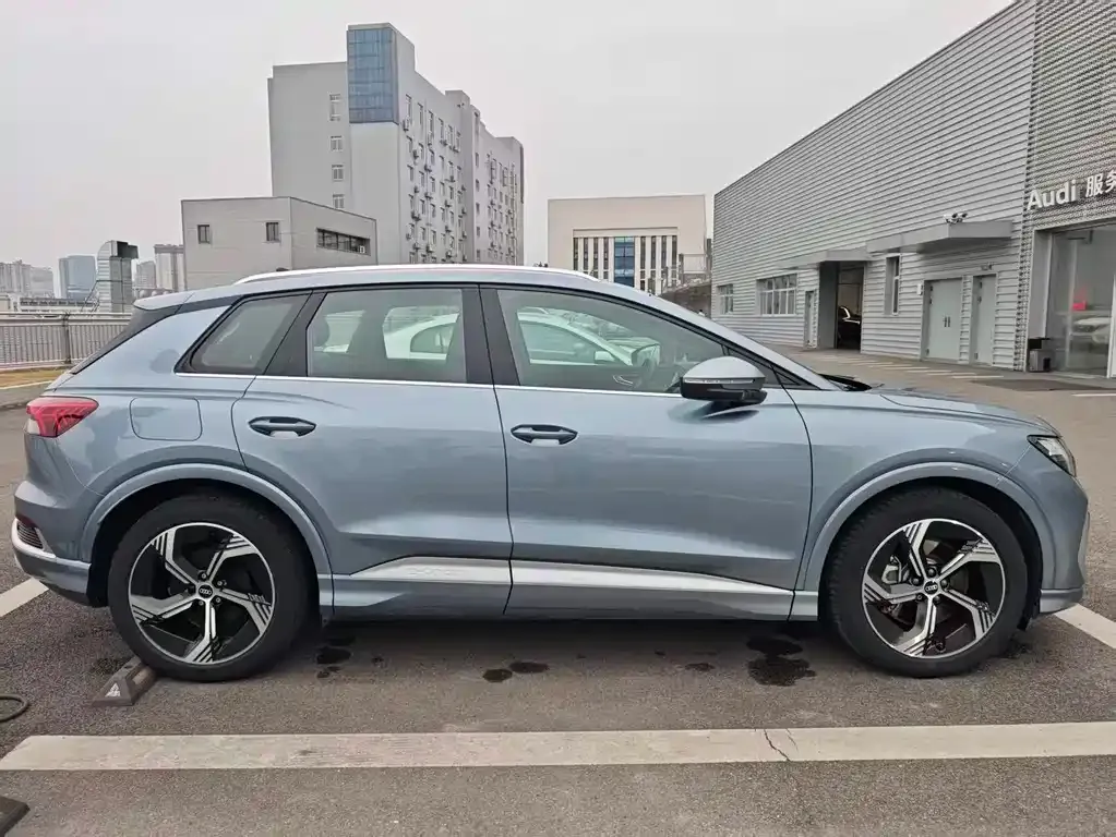 Audi Q4 e-tron — фото 8
