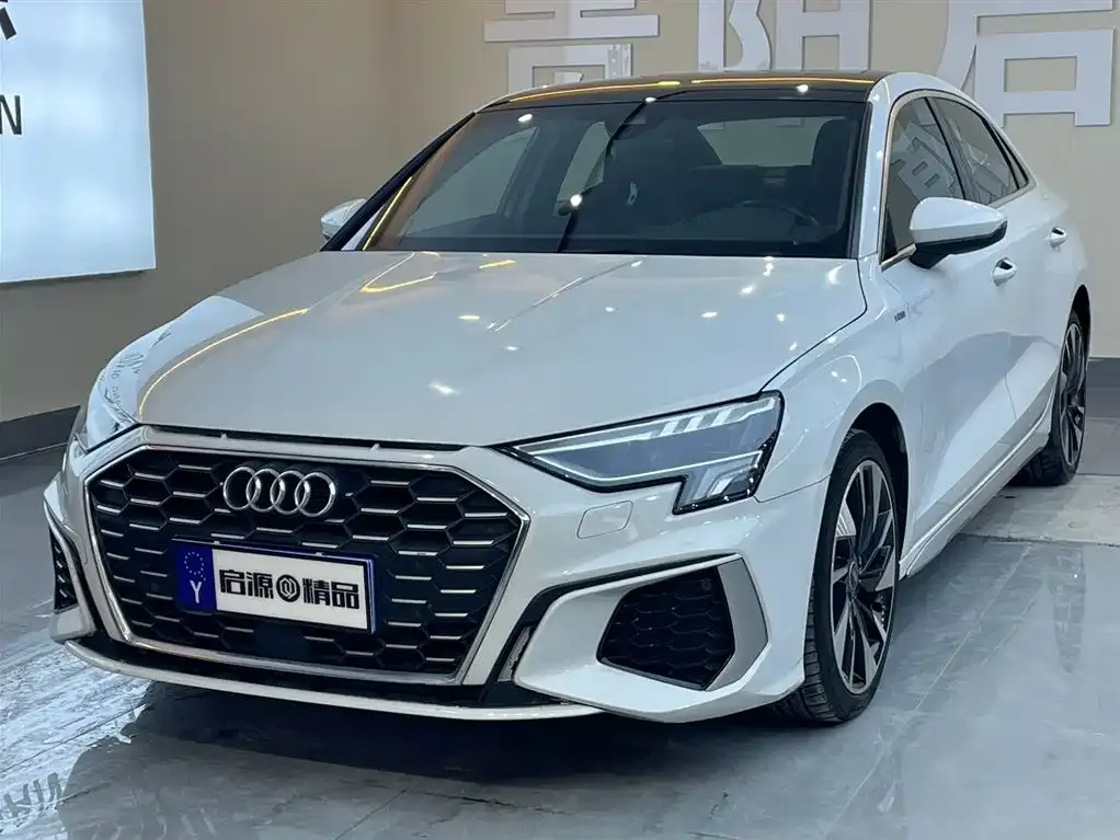 Audi A3 2023 из CN, фото 1