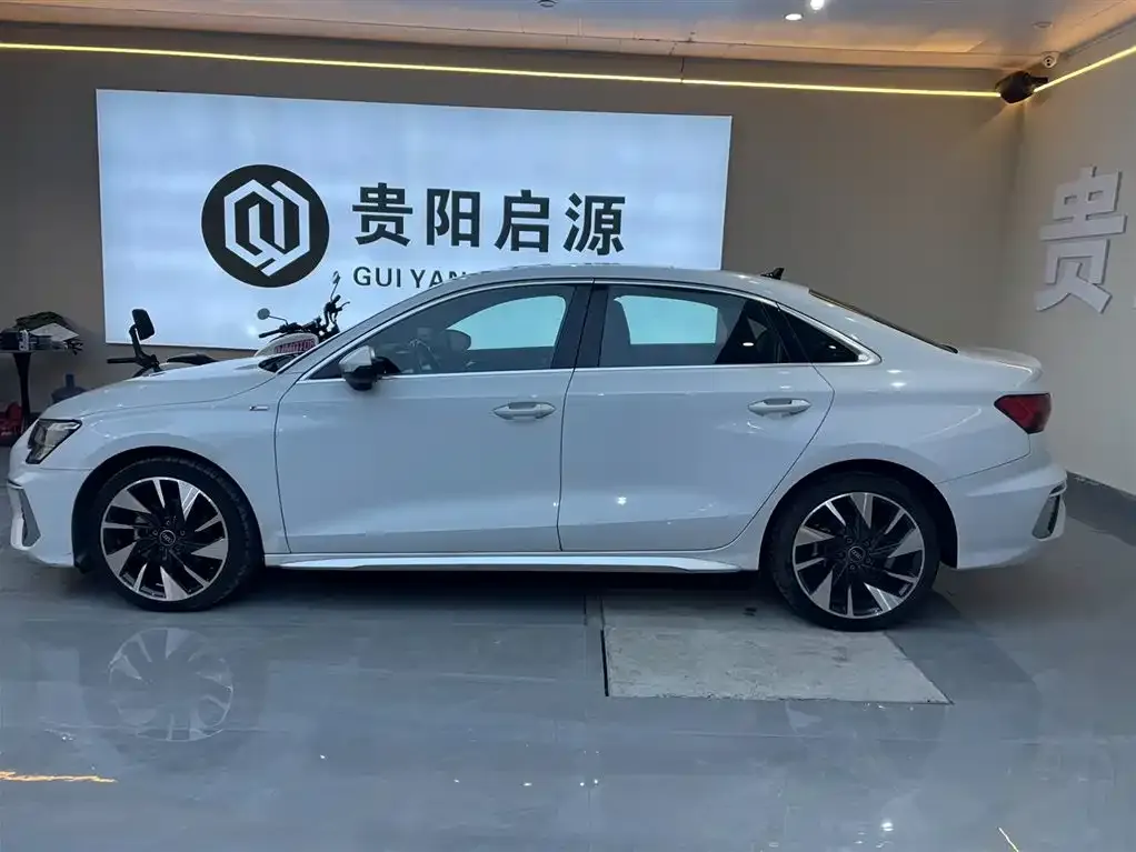 Audi A3 2023 из CN, фото 2